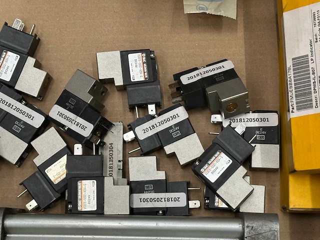Danfoss, festo - partij pneumatische cilinders, ventielen en schakelmateriaal - afbeelding 2 van  12