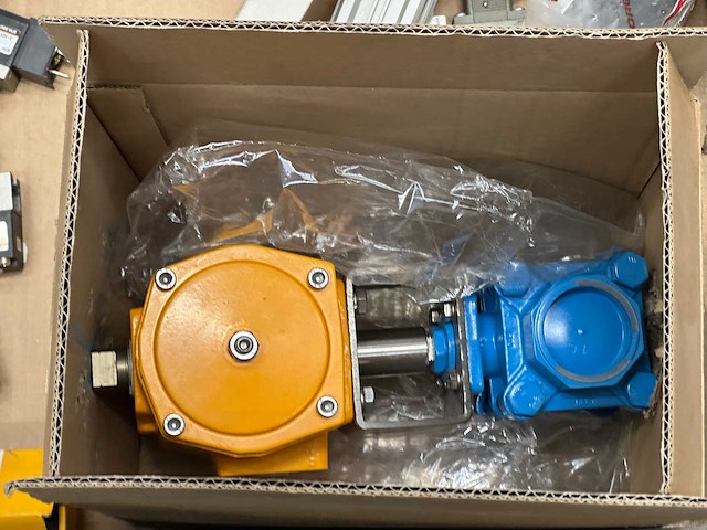 Danfoss, festo - partij pneumatische cilinders, ventielen en schakelmateriaal - afbeelding 4 van  12