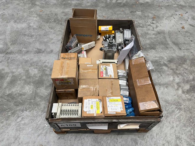 Danfoss, festo - partij pneumatische cilinders, ventielen en schakelmateriaal - afbeelding 1 van  12