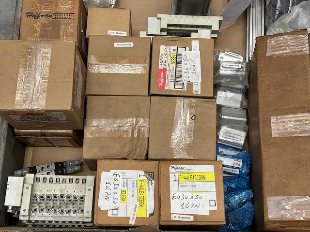 Danfoss, festo - partij pneumatische cilinders, ventielen en schakelmateriaal - afbeelding 5 van  12