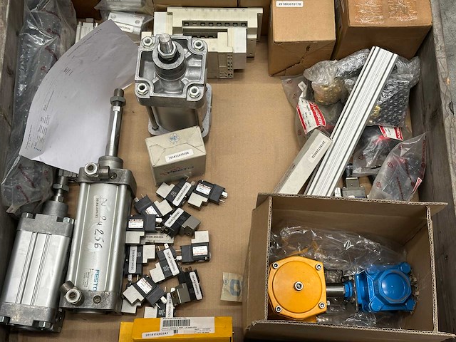 Danfoss, festo - partij pneumatische cilinders, ventielen en schakelmateriaal - afbeelding 6 van  12