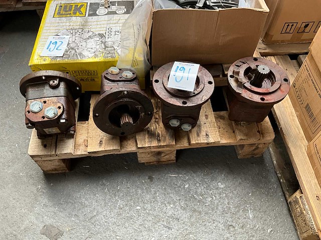 Danfoss hydraulic motor (4x) - afbeelding 1 van  4