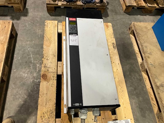Danfoss t60a2h1 (43,8 kva) frequentieregelaar - afbeelding 1 van  4