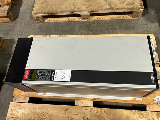 Danfoss t60a2h1 (43,8 kva) frequentieregelaar - afbeelding 2 van  4