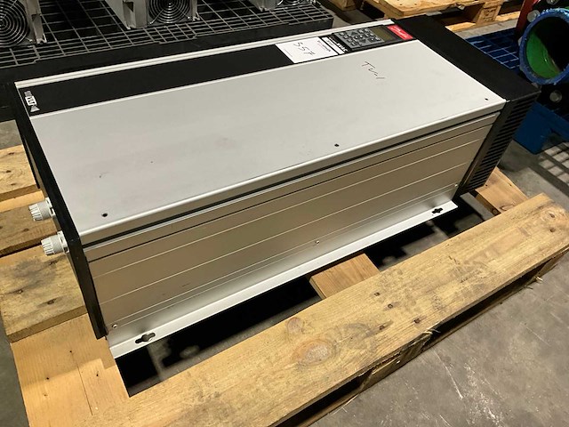 Danfoss t60a2h1 (43,8 kva) frequentieregelaar - afbeelding 2 van  6