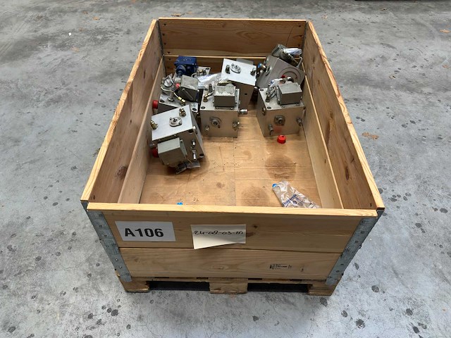 Danfoss / vickers - partij hydraulische ventielblokken & regelventielen - afbeelding 1 van  7