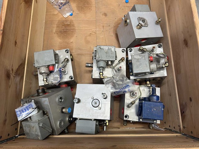 Danfoss / vickers - partij hydraulische ventielblokken & regelventielen - afbeelding 2 van  7