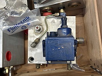 Danfoss / vickers - partij hydraulische ventielblokken & regelventielen - afbeelding 7 van  7