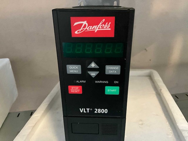 Danfoss vlt 2800 0,37 kw frequentieregelaar - afbeelding 3 van  5