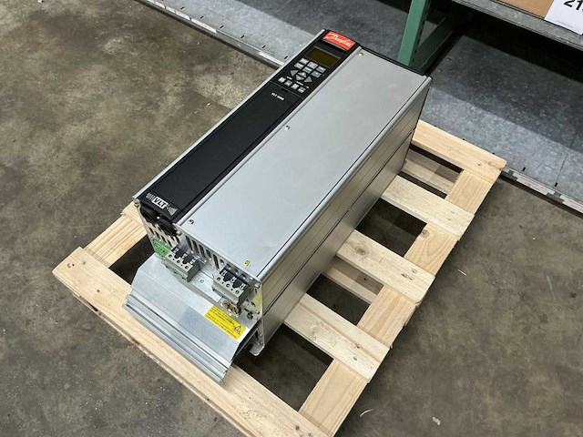Danfoss vlt 5000 175z4099 23kva frequentieregelaar - afbeelding 1 van  7