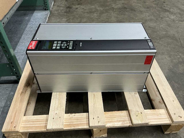 Danfoss vlt 5000 175z4117 27kva frequentieregelaar - afbeelding 3 van  6