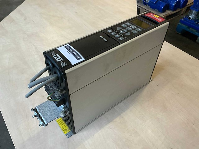 Danfoss vlt 5001 frequentieregelaar - afbeelding 2 van  3