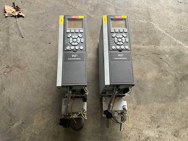 Danfoss vlt fc-302p3 frequentieregelaar (2x) - afbeelding 1 van  3