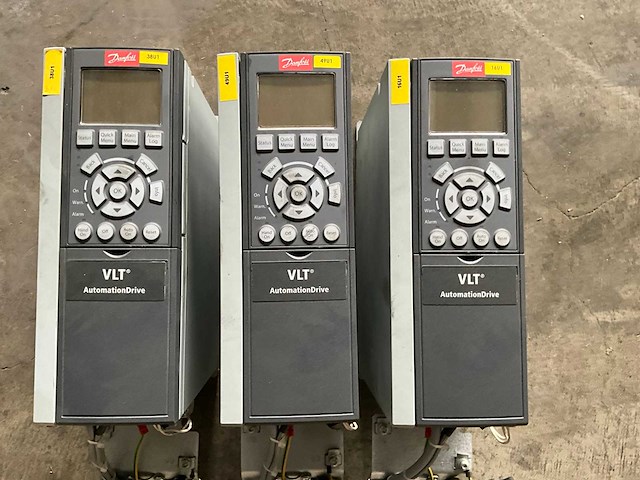 Danfoss vlt fc-302p3 frequentieregelaar (3x) - afbeelding 1 van  3