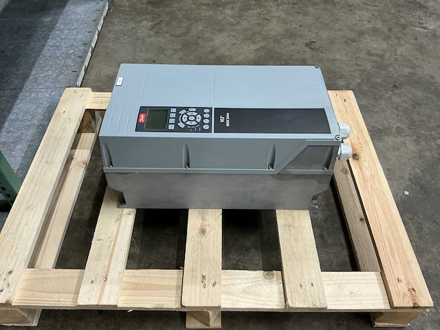 Danfoss vlt hvac drive 5.5kw fc102 131b4224 frequentieregelaar - afbeelding 4 van  6
