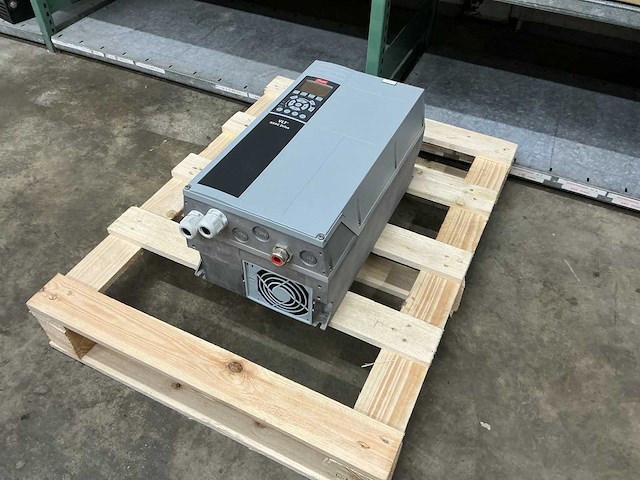 Danfoss vlt hvac drive 5.5kw fc102 131b4224 frequentieregelaar - afbeelding 1 van  6