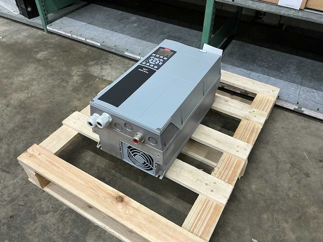 Danfoss vlt hvac drive 7.5kw fc102 131b7189 frequentieregelaar - afbeelding 1 van  6