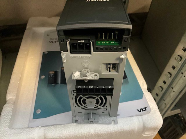 Danfoss vlt midi drive fc-280 2,2 kw frequentieregelaar - afbeelding 2 van  5