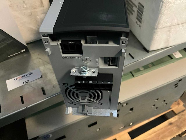 Danfoss vlt midi drive fc-280 5,5 kw frequentieregelaar - afbeelding 3 van  5