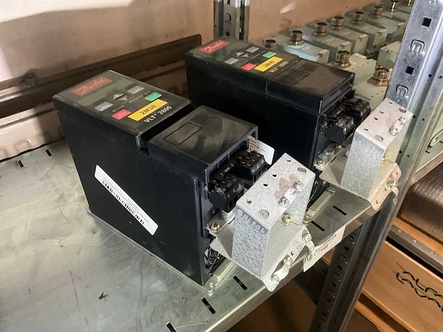 Danfoss vlt2805pt4b20str1dbf00a00c0 frequentieregelaar (2x) - afbeelding 2 van  4