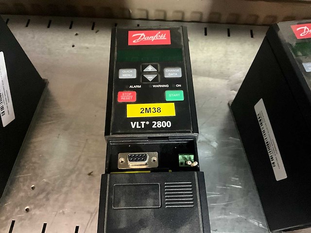 Danfoss vlt2805pt4b20str1dbf00a00c0 frequentieregelaar (2x) - afbeelding 3 van  4