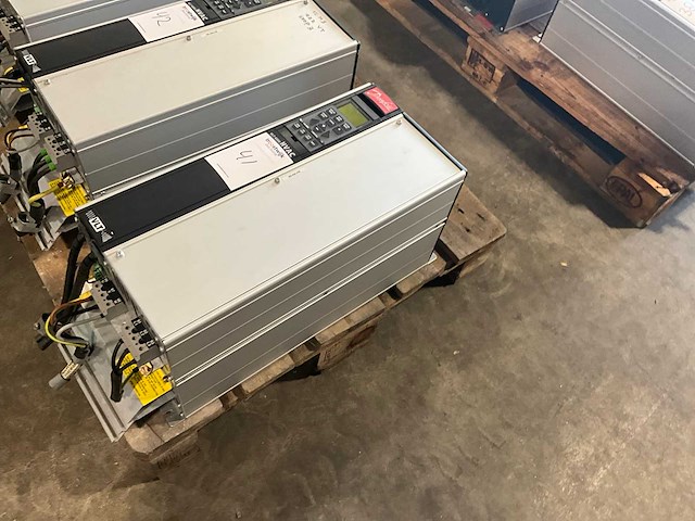 Danfoss vtl 6000hvac 17,3kva frequentieregelaar - afbeelding 2 van  5