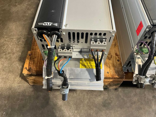 Danfoss vtl 6000hvac 23 kva frequentieregelaar - afbeelding 1 van  3