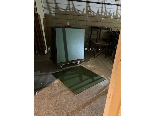 Dansvloerpanelen op trolly (32x) - afbeelding 1 van  2