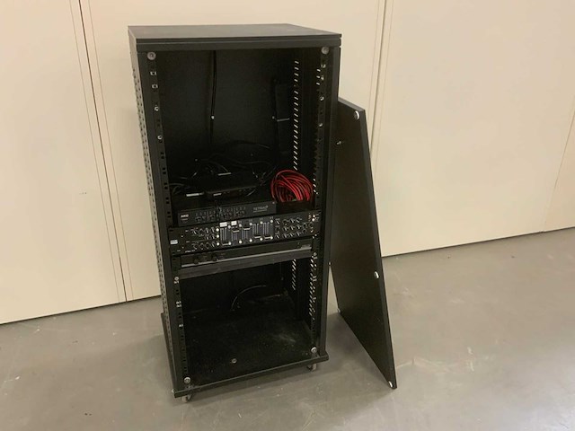 Dap. skg diverse apoaratuur in verrijdbaar 19” rack - afbeelding 1 van  6
