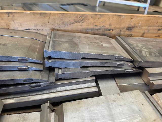 Darley - 1989 - ehp 200 52 43 - cnc-kantbank - afbeelding 10 van  17