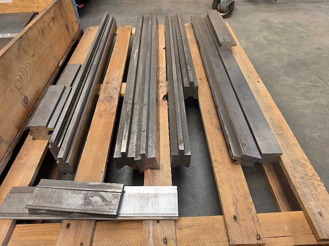 Darley - 1989 - ehp 200 52 43 - cnc-kantbank - afbeelding 14 van  17