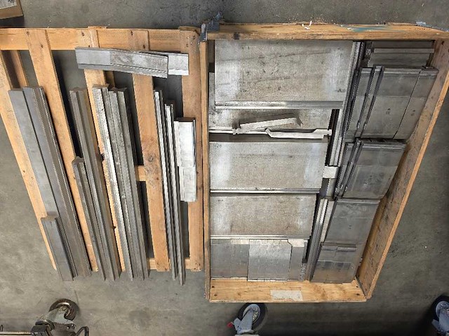 Darley - 1989 - ehp 200 52 43 - cnc-kantbank - afbeelding 11 van  17