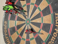 Dartboard harrows met pijlen. - afbeelding 2 van  2
