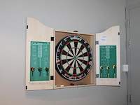 Dartbord in kast. - afbeelding 2 van  2