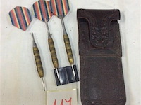 Dartspijlen in lederen etui - afbeelding 1 van  3