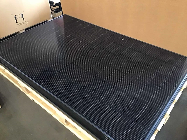 Das 4 zonnepanelen en 1 aeg omvormer - afbeelding 1 van  4