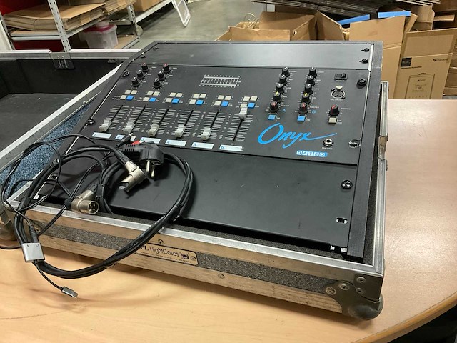 Dateq onyx 6-kanaals mixer - afbeelding 1 van  5