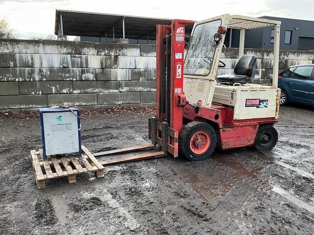 Datsun ub02 vorkheftruck - afbeelding 1 van  34