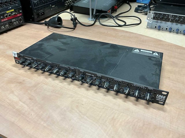 Dbx 1066xl stereo processor - afbeelding 1 van  4