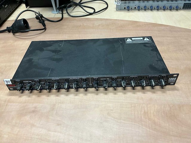 Dbx 1066xl stereo processor - afbeelding 2 van  4