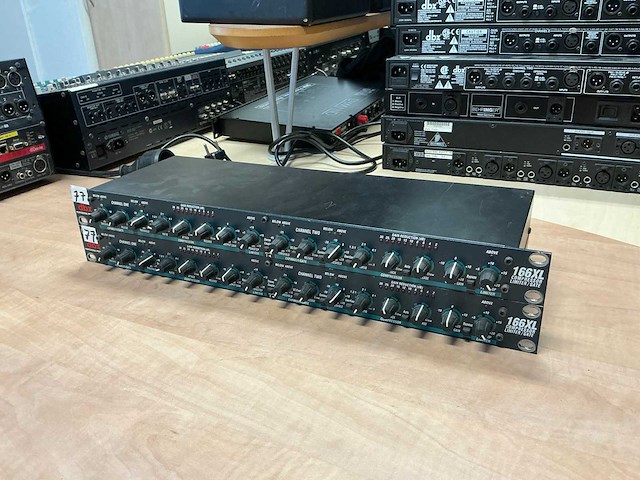 Dbx 166xl stereo processor (2x) - afbeelding 1 van  4