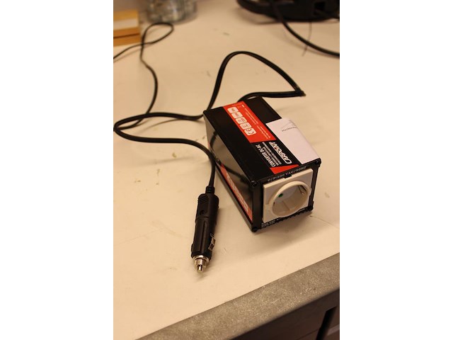 Dc-ac omvormer carpoint van 12 naar 230 volt, max 150 watt. - afbeelding 2 van  2