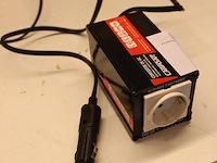 Dc-ac omvormer carpoint van 12 naar 230 volt, max 150 watt. - afbeelding 2 van  2