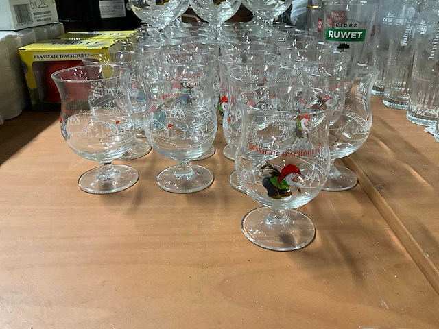 D’chouffe bierglazen en viltjes - afbeelding 4 van  7