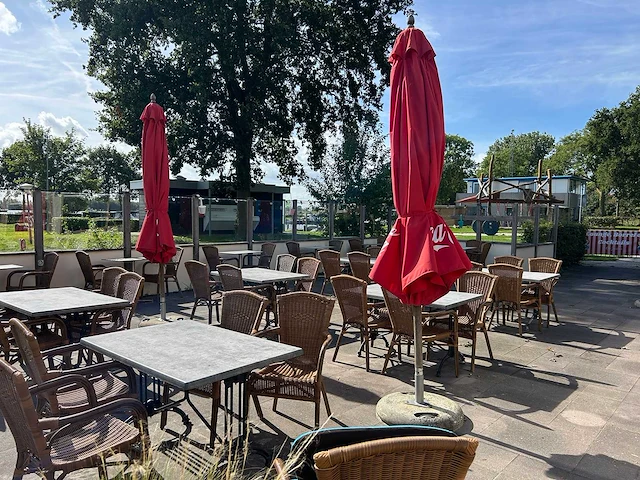 De arend - 15 terrastafels en 50 terrasstoelen - afbeelding 5 van  8