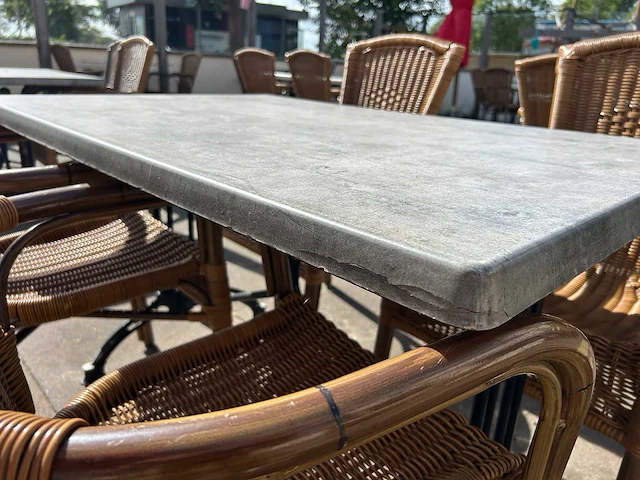 De arend - 15 terrastafels en 50 terrasstoelen - afbeelding 7 van  8