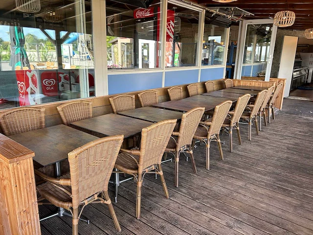 De arend - 17 terrastafels en 36 terrasstoelen - afbeelding 1 van  6