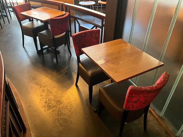 De arend - 2 restauranttafels en 4 stoelen - afbeelding 1 van  4