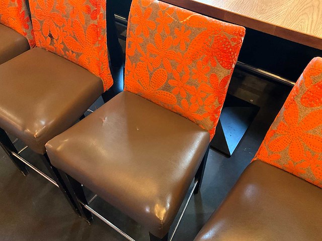 De arend - restaurantbank met 5 tafels en 5 krukken - afbeelding 7 van  8