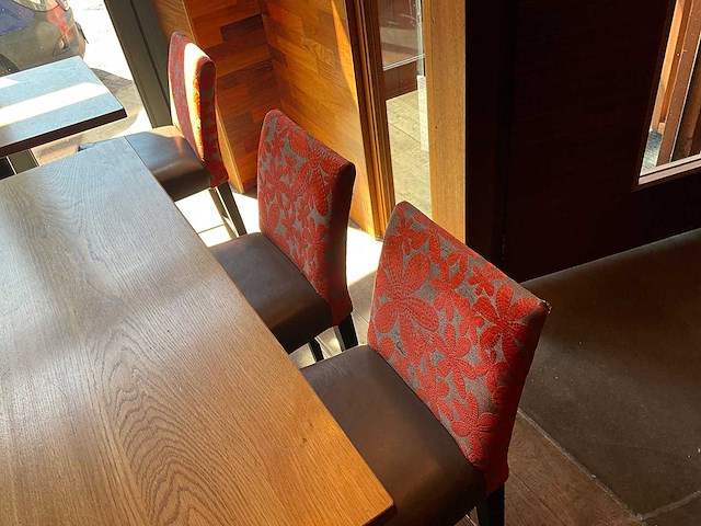 De arend - restaurantbank met 5 tafels en 7 krukken - afbeelding 4 van  8